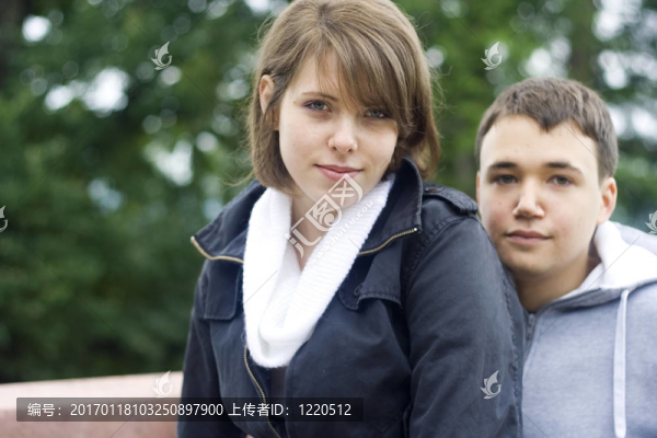 年輕的男人和女人