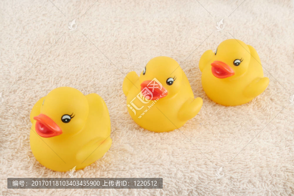 三橡膠玩具
