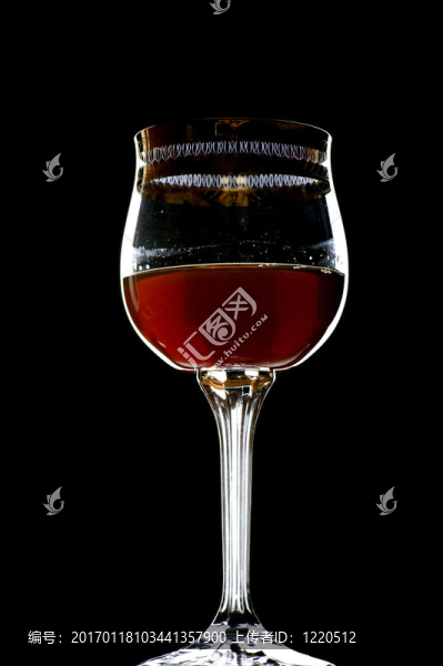 黑色酒杯