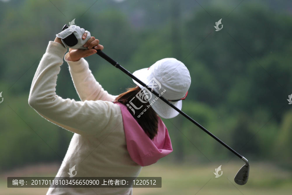女士高爾夫球擺動動作
