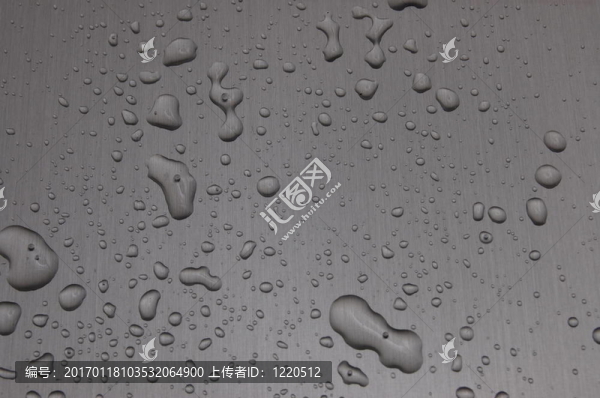 金屬表面上的水滴
