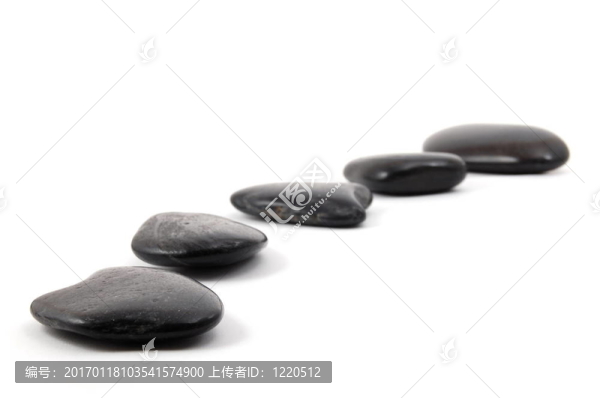 白色背景上的石頭