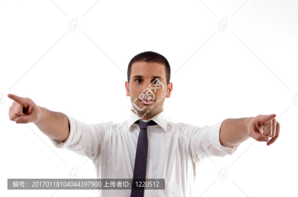 男子用手指指著