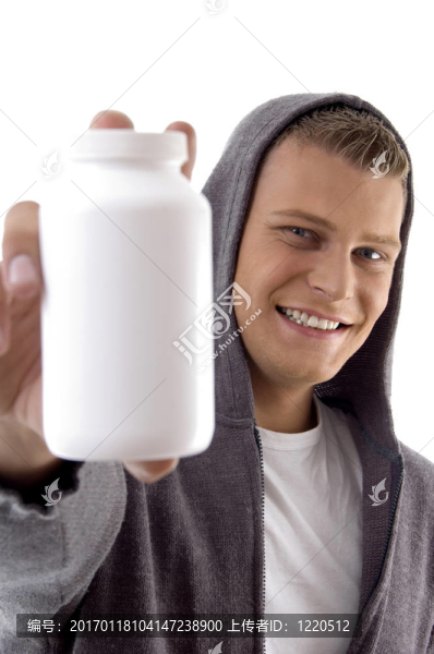 男子與維生素瓶