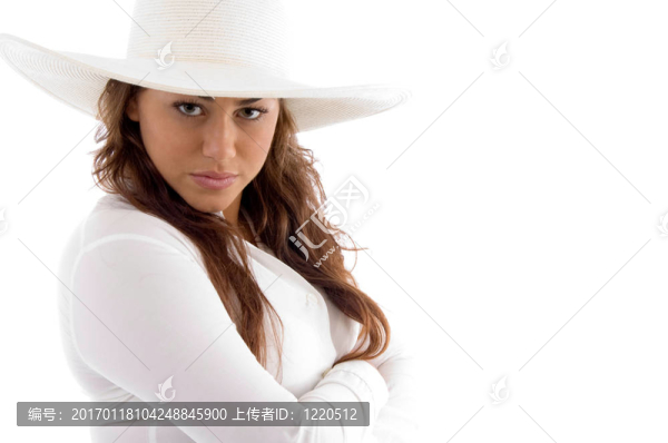 漂亮的女人在帽子里擺姿勢