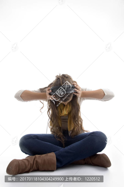 年輕女性對(duì)音樂充滿激情