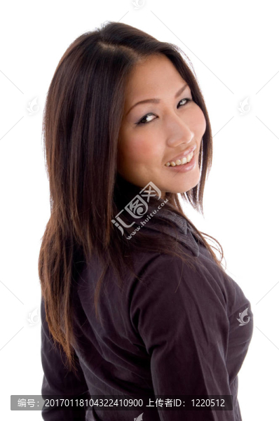 微笑的女性看著相機(jī)