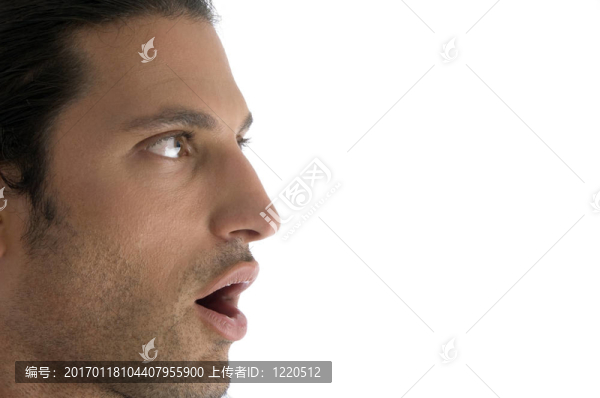 年輕人驚訝于面部表情