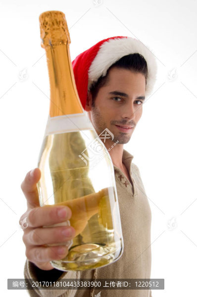 年輕人用酒慶祝圣誕節(jié)