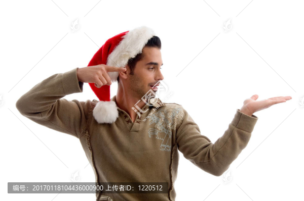 年輕人戴著圣誕帽，向他伸手