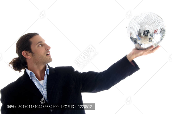 年輕帥氣的商人拿著迪斯科球