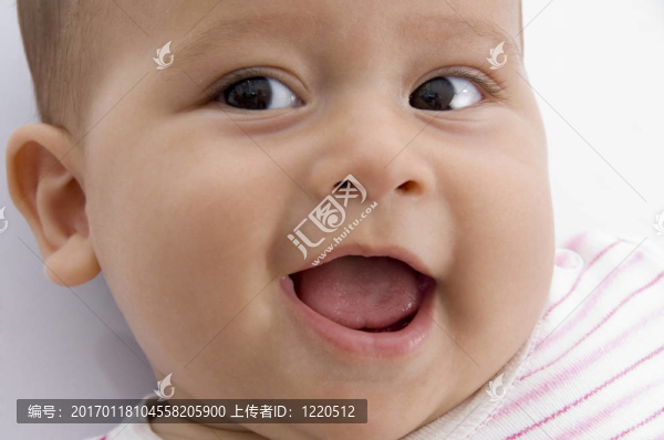 接近可愛的嬰兒