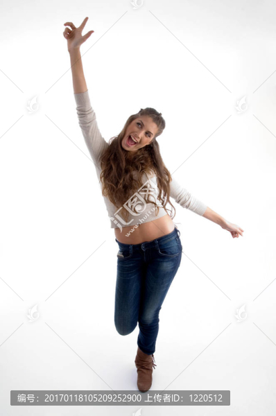 年輕女孩喜歡跳舞