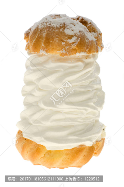 白色背景的奶油蛋糕