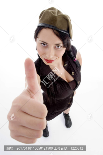 年輕時(shí)尚女性豎起大拇指