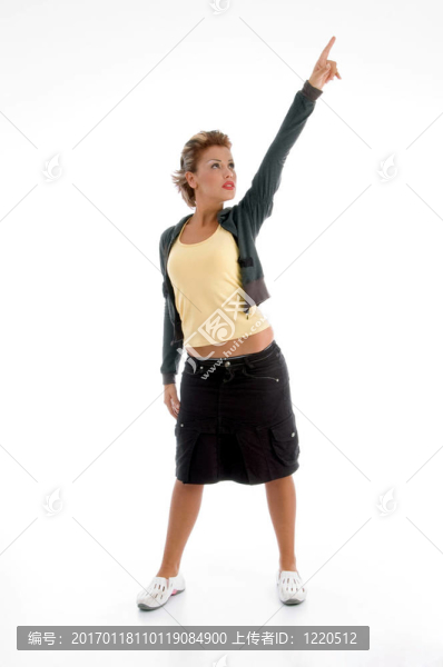 站著漂亮女人指向