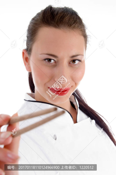 聰明廚師展示筷子
