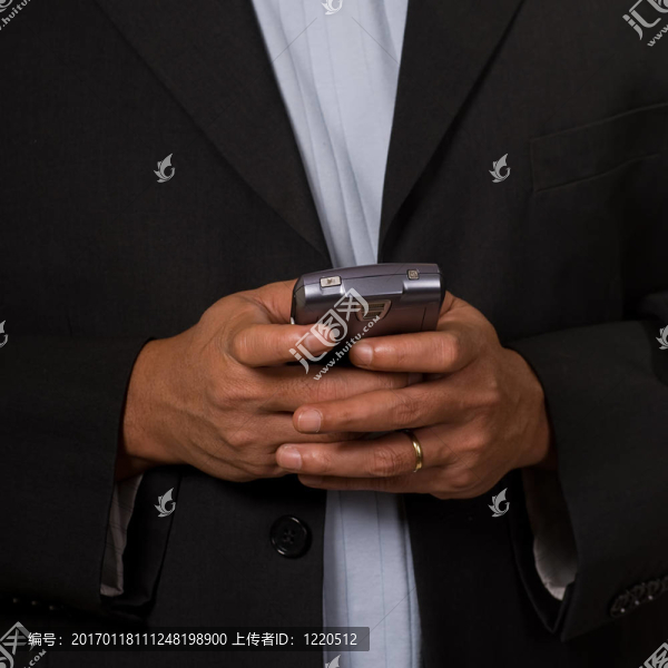 生意人發(fā)短信