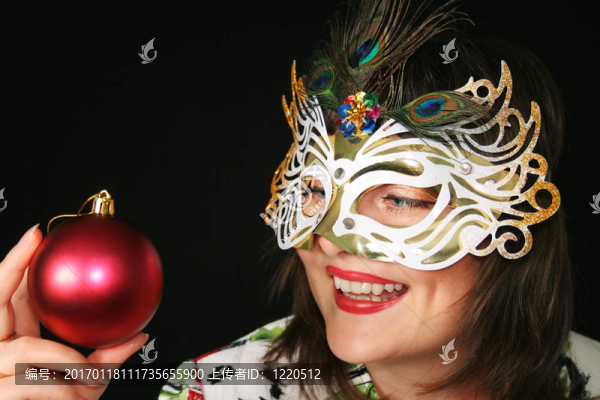 面具背后的女人