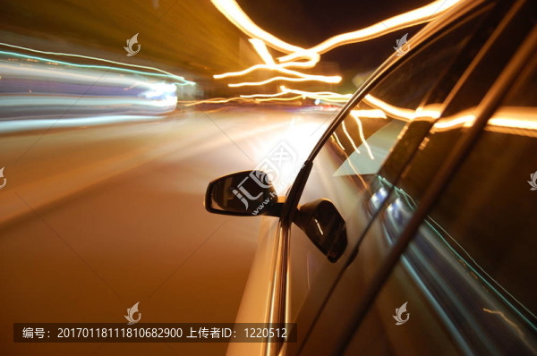 運動中的夜間駕駛
