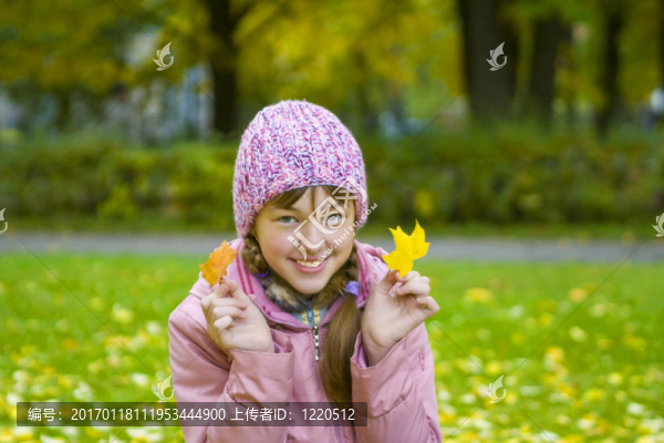 隨著葉子的女孩”