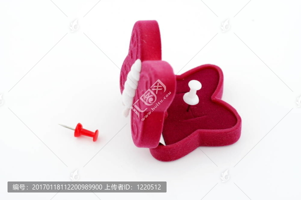 紅色推釘和白色推針