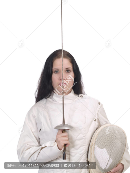 擊劍和面具的年輕女子在擊劍外套