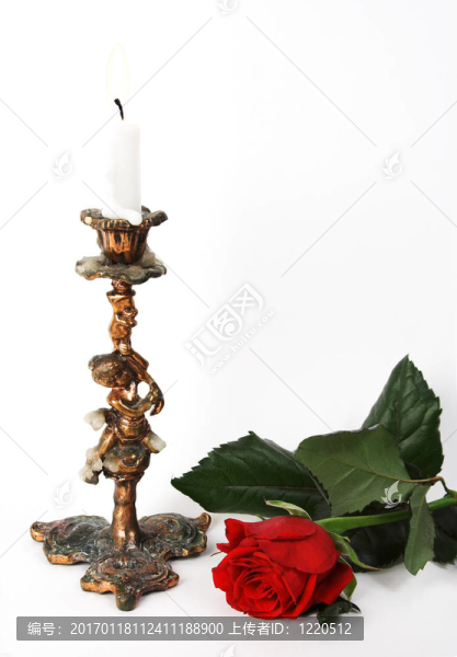 舊燭臺(tái)和紅玫瑰
