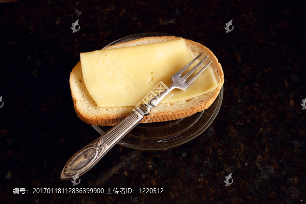 叉子和三明治