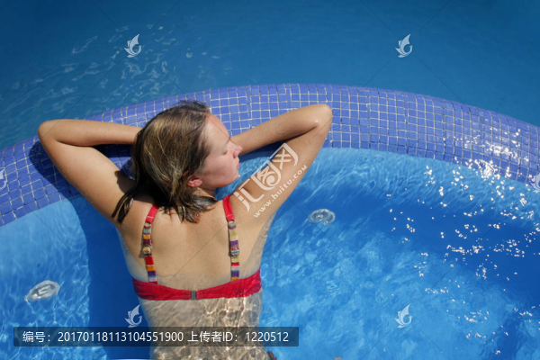 Pool的女人