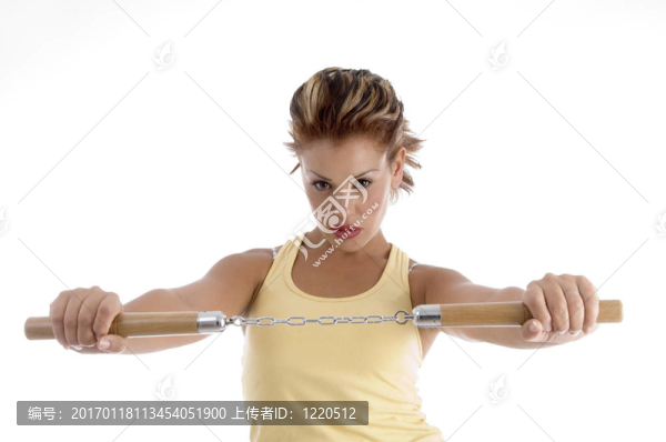 女人與雙節(jié)棍