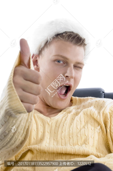 豎起大拇指的男人