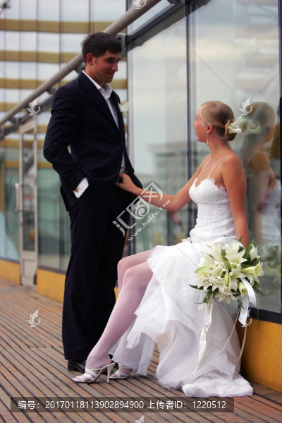 新婚夫婦在結(jié)婚的那一天