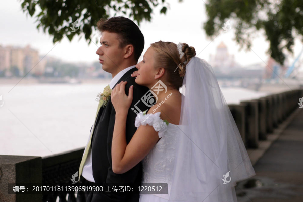 新婚夫婦在結(jié)婚的那一天