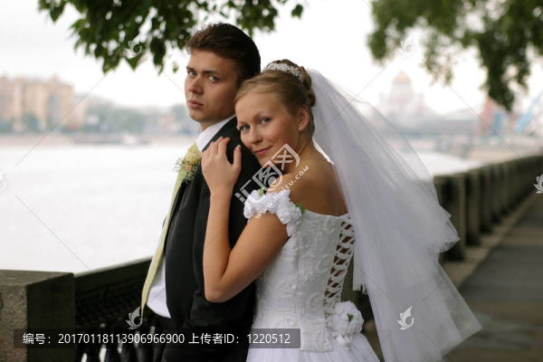 新婚夫婦在結(jié)婚的那一天