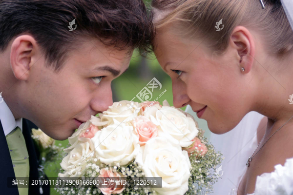 新婚夫婦在結(jié)婚的那一天