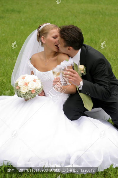 新婚夫婦在結(jié)婚的那一天