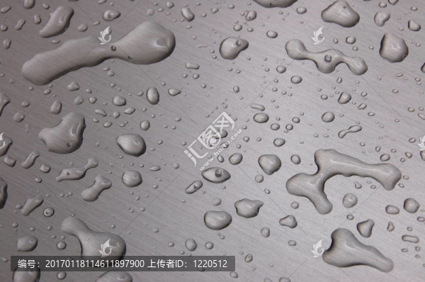 金屬表面上的水滴