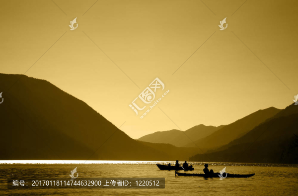 新月湖
