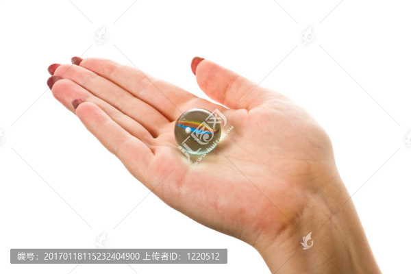 手和玻璃大理石