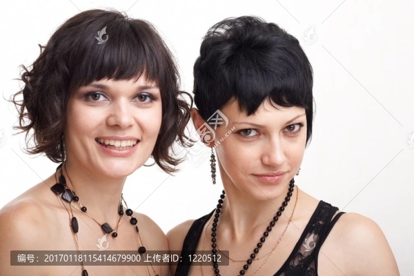 兩個(gè)美麗的年輕女人