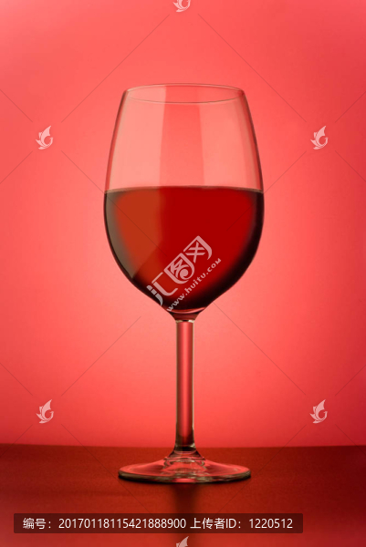 一杯紅葡萄酒