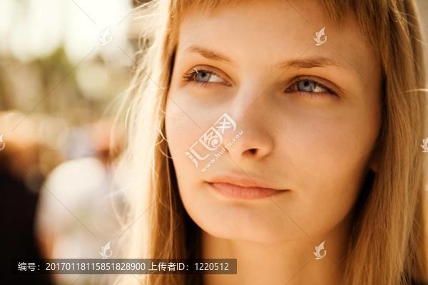 年輕的女人