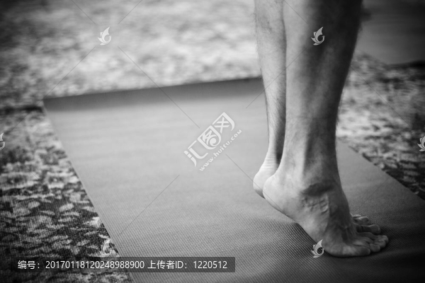 男腳瑜伽