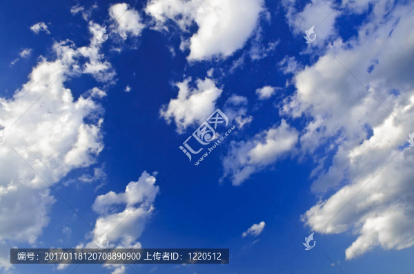 藍(lán)色的天空和白云