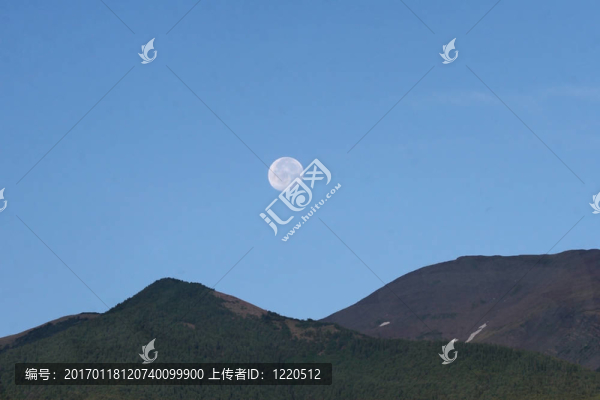 月亮山