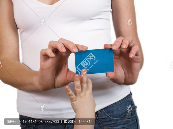 穿牛仔褲的女孩