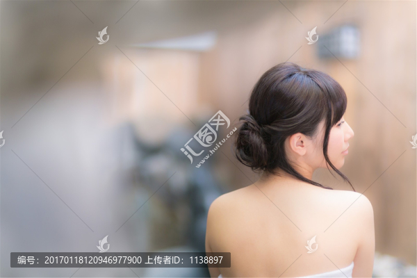 溫泉女