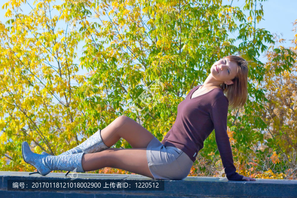 公園里的女孩