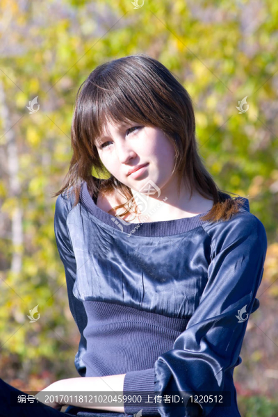 悲傷的亞洲女孩